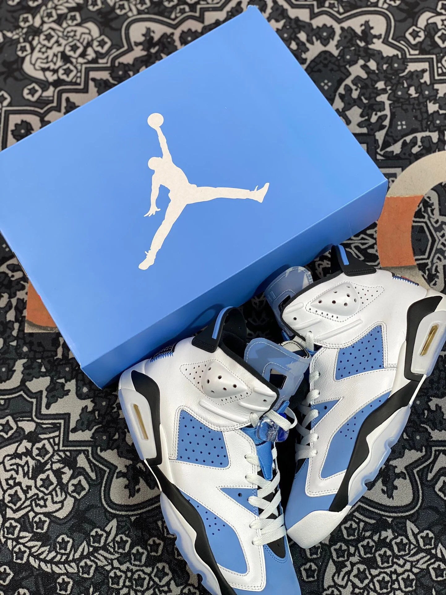 Click to view full screen Air Jordan 6 Retro 'UNC Home' photo review